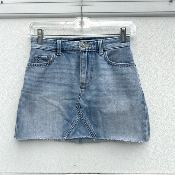 Y2K Hollister Micro Mini Denim Skirt Raw Hem High Rise Medium Wash Women 00 - Picture 2 of 14